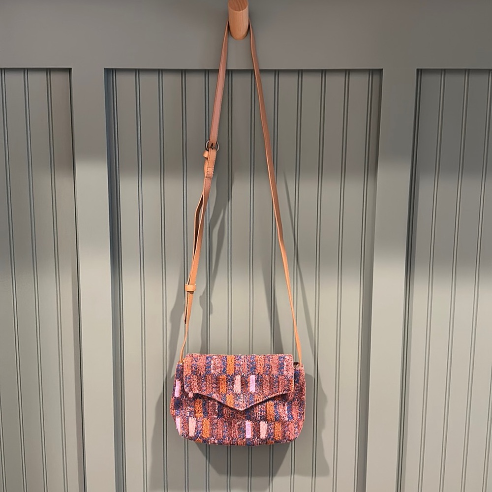 Cutest crossbody purse! Perfect condition!